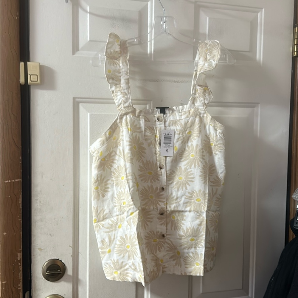 TORRID BUTTON FRONT TANK: DAISY DAYDREAM PRINT: NEW WITH TAGS: SIZE 00(M/L)